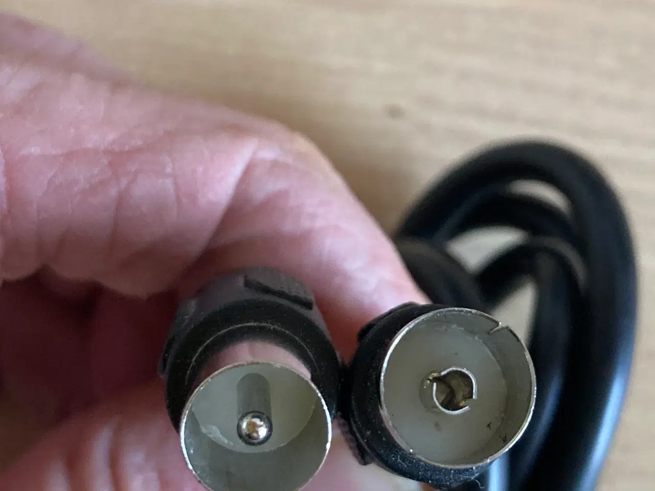 Billede 14 - Oprydningssalg - forsk. elektronik kabler