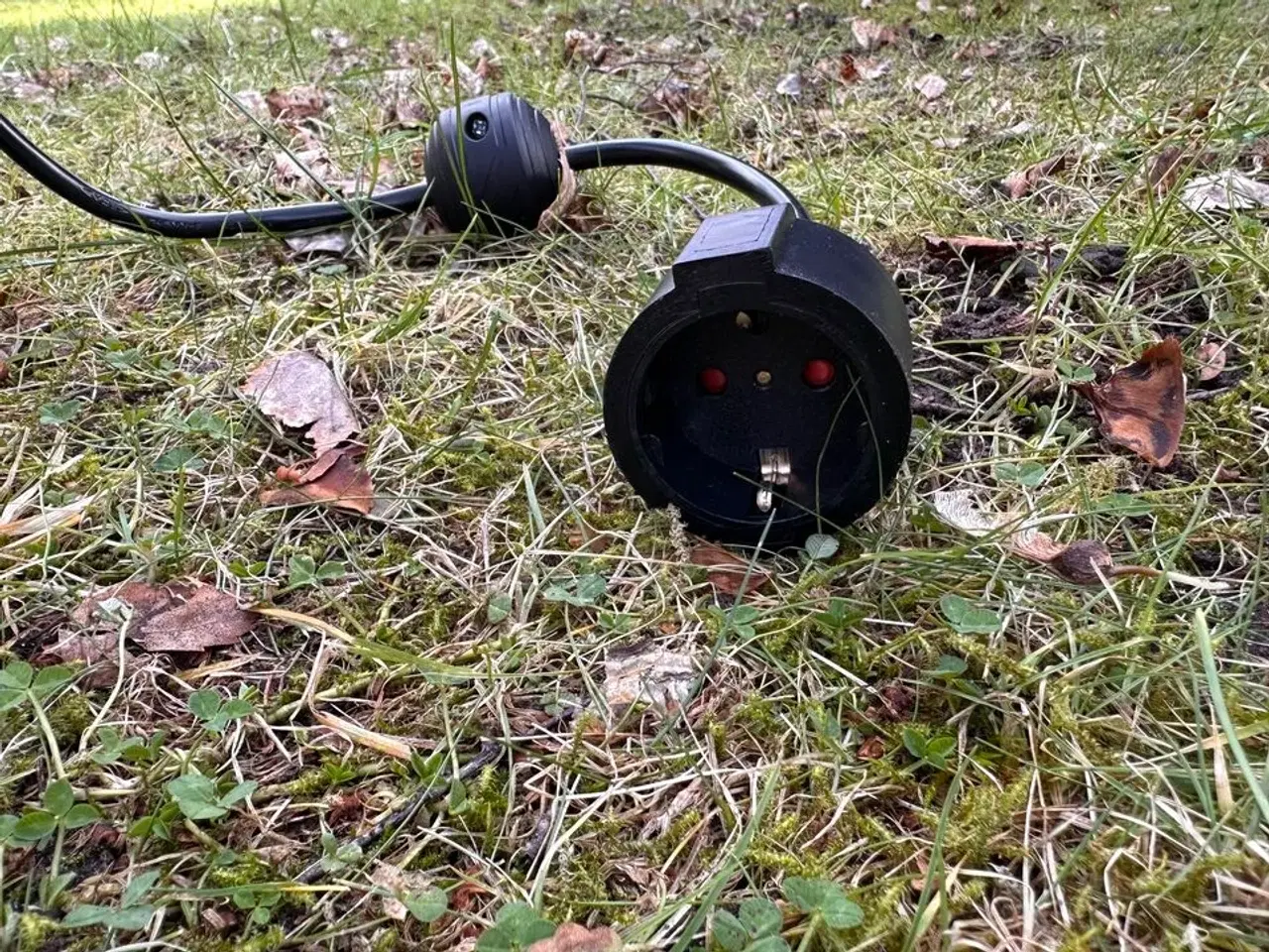 Billede 4 - Automatisk kabelopruller med 10m kabel og vægbeslag.