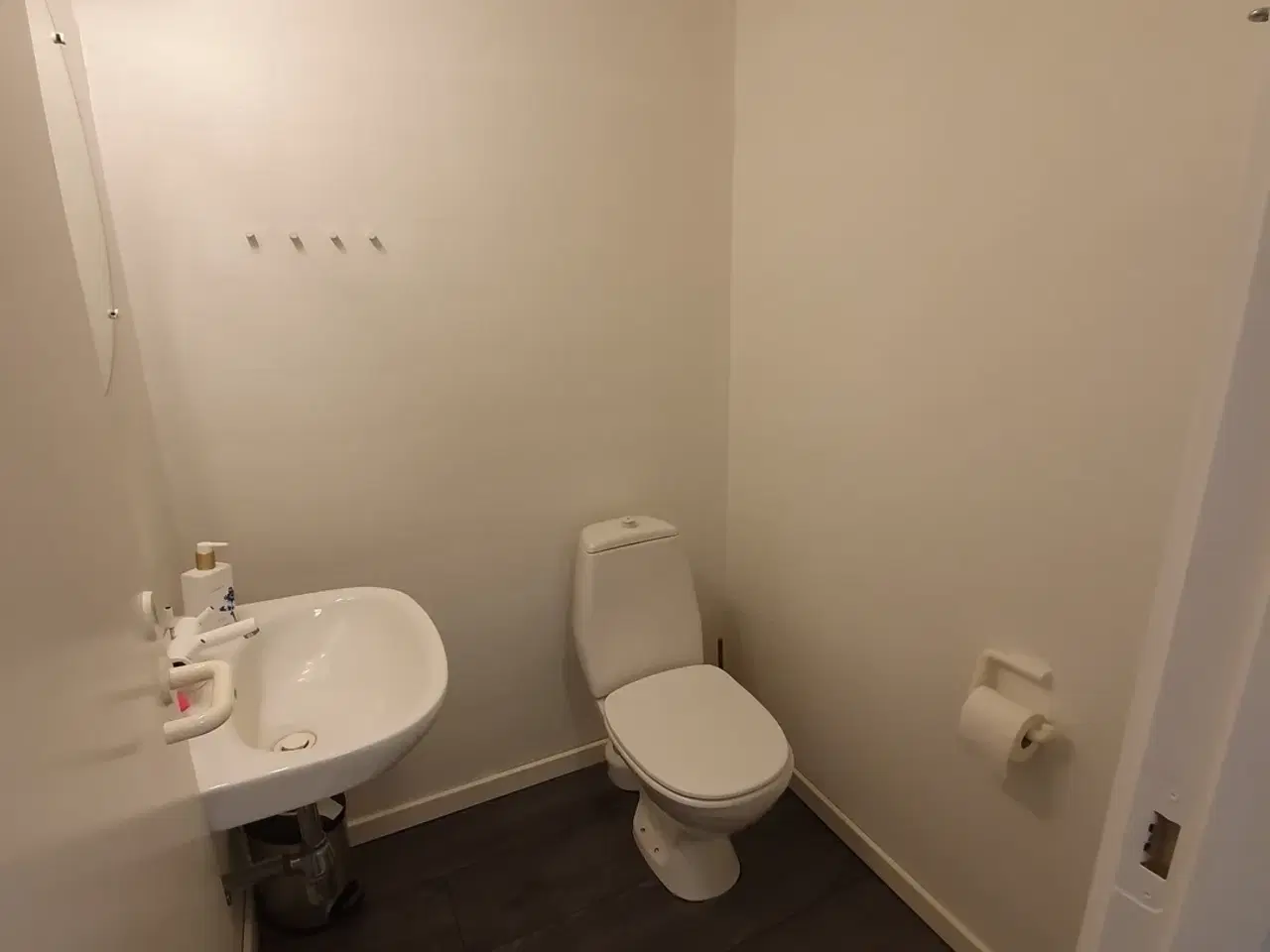 Billede 7 - Godt erhvervslejemål til butik. kontor. klinik m.m. - i alt 65 kvm