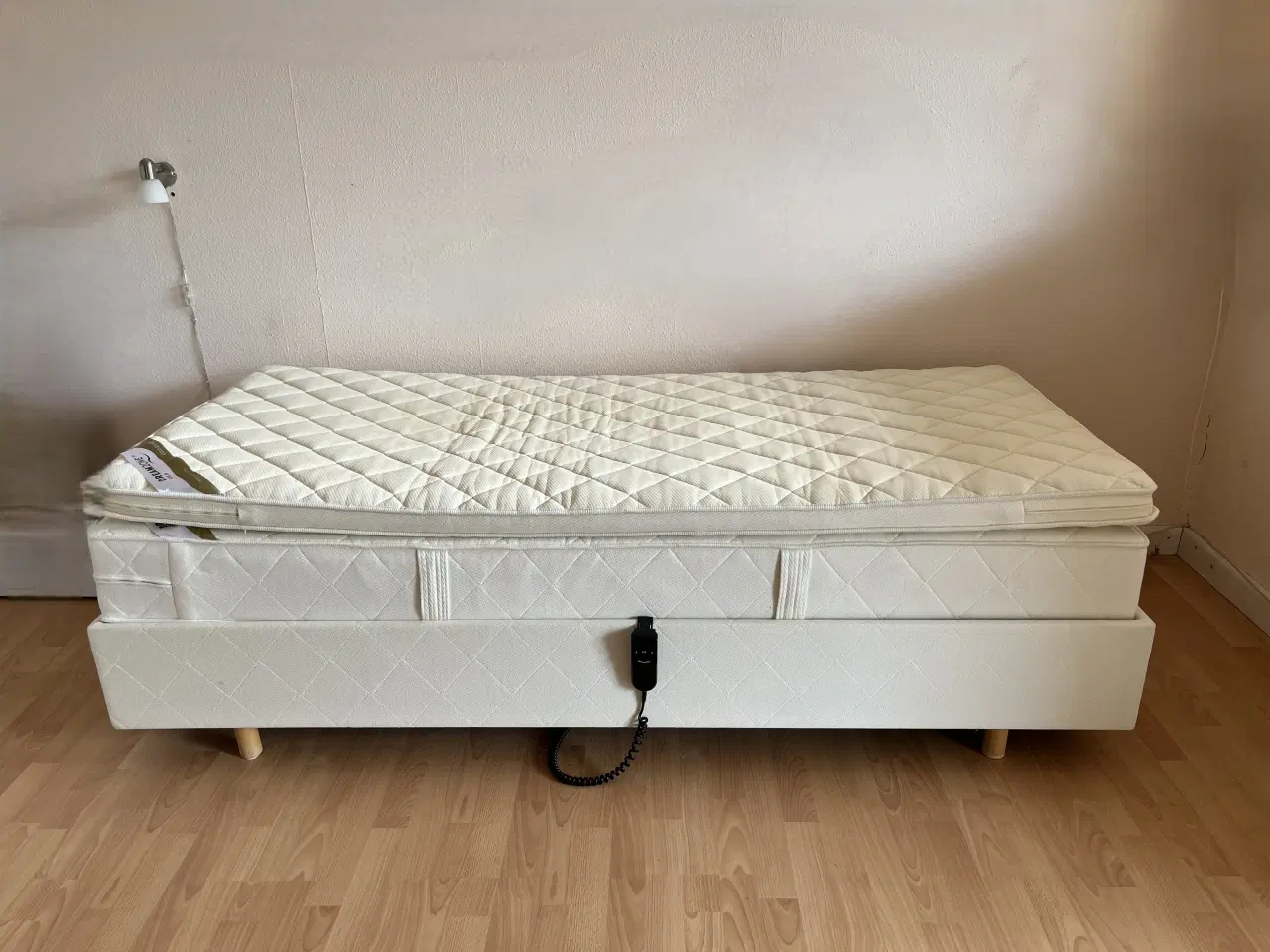 Billede 1 - Box Elevationsseng inkl. topmadras