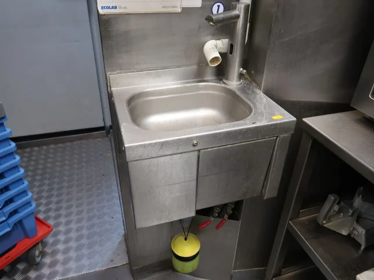 Billede 3 - Vaskestation, papirdispenser, sæbedispenser m.m.