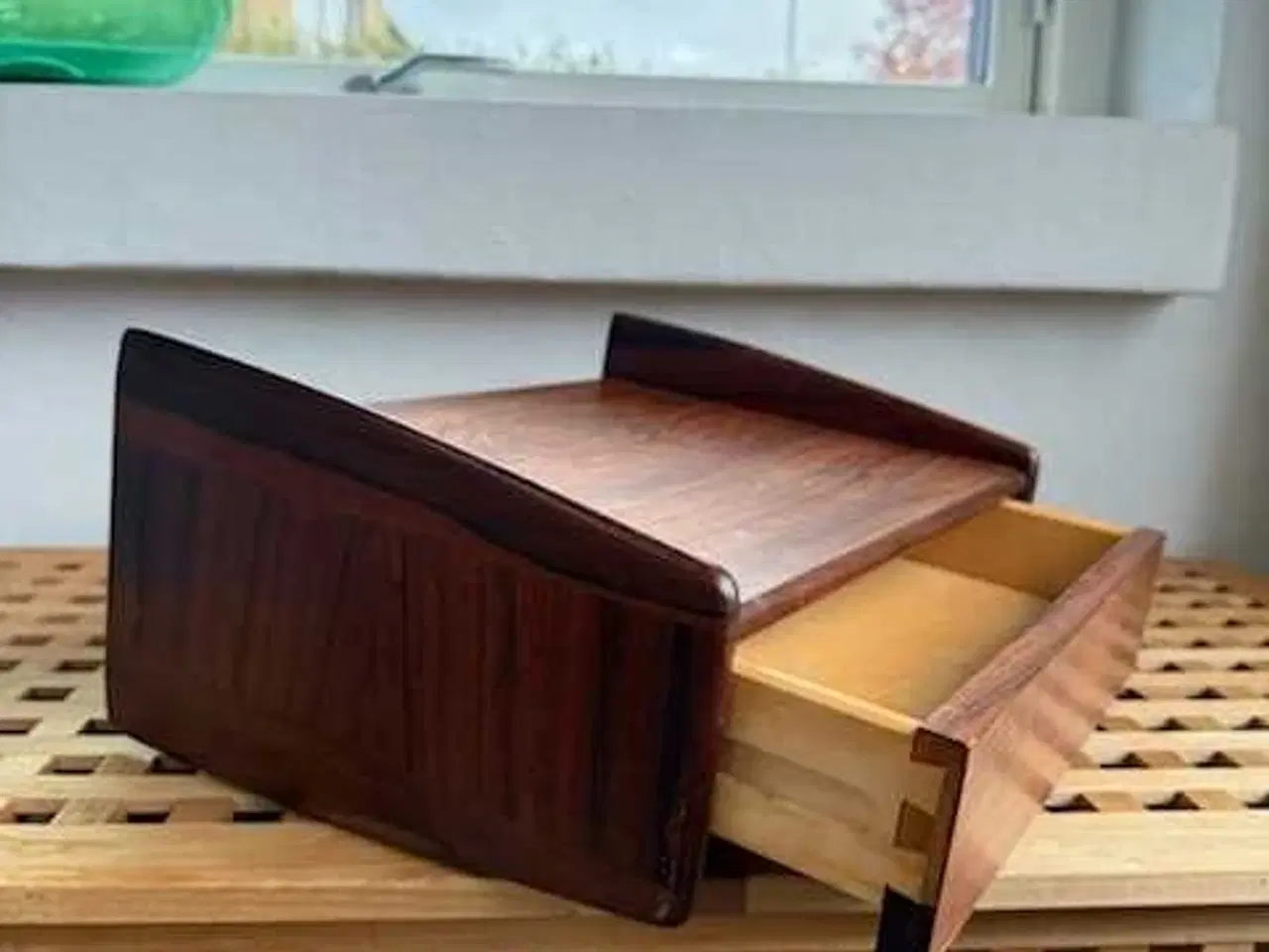 Billede 2 - Købes: svævende sengebord 