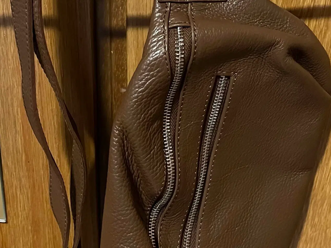 Billede 1 - Brun læder bumbag