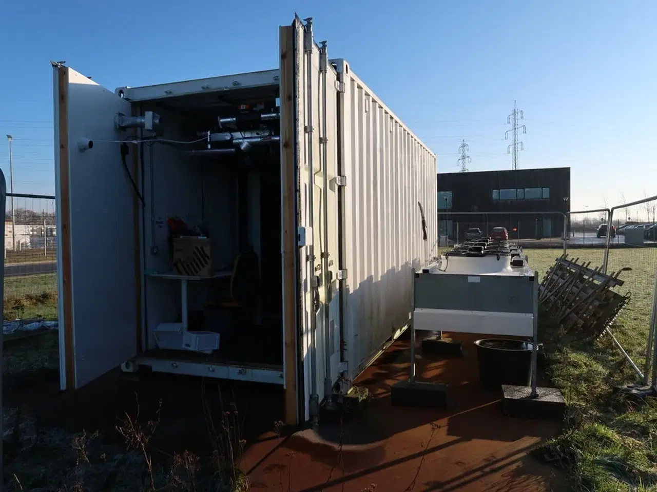 Billede 1 - 20 fods isolering container indrettet som testcenter af overskudsvarme (læs beskrivelse)