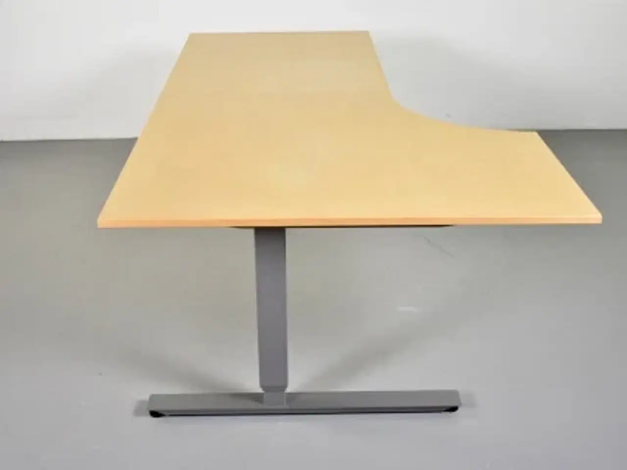 Billede 4 - Hæve-/sænkebord i ahorn med venstresving, 200 cm.