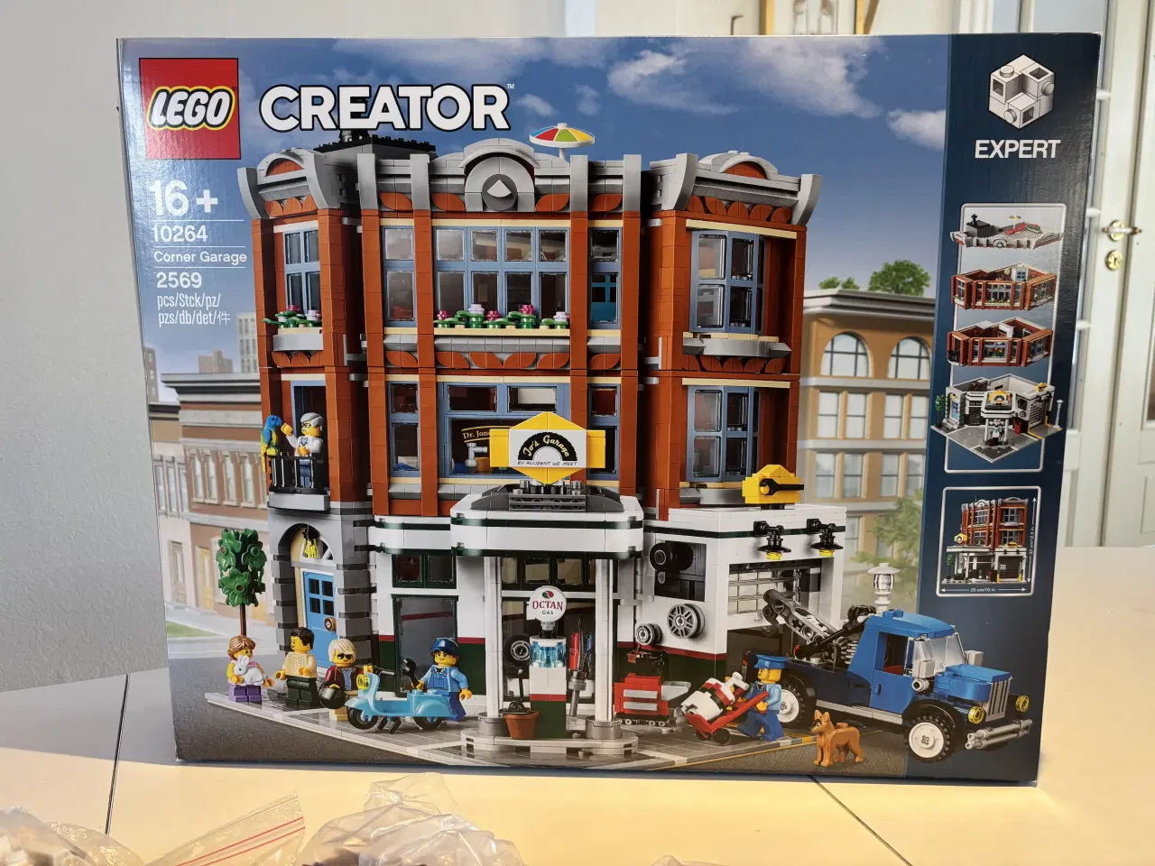 Billede 2 - 10264. LEGO Creator Corner Garage.