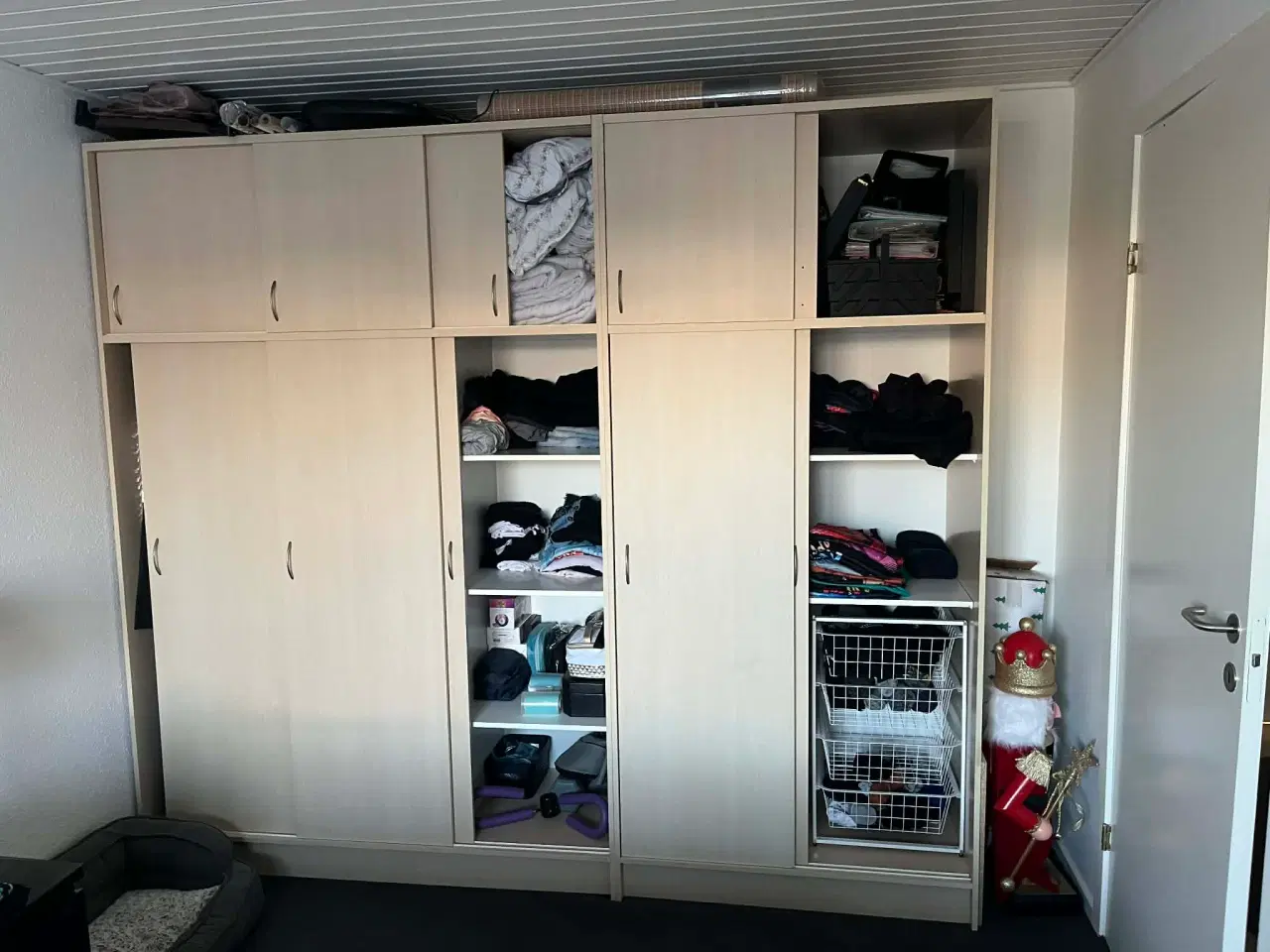 Billede 2 - 2 stk garderobeskabe med skydelåger