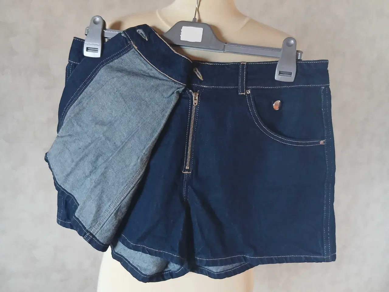 Billede 2 - ZARA denim shorts str L