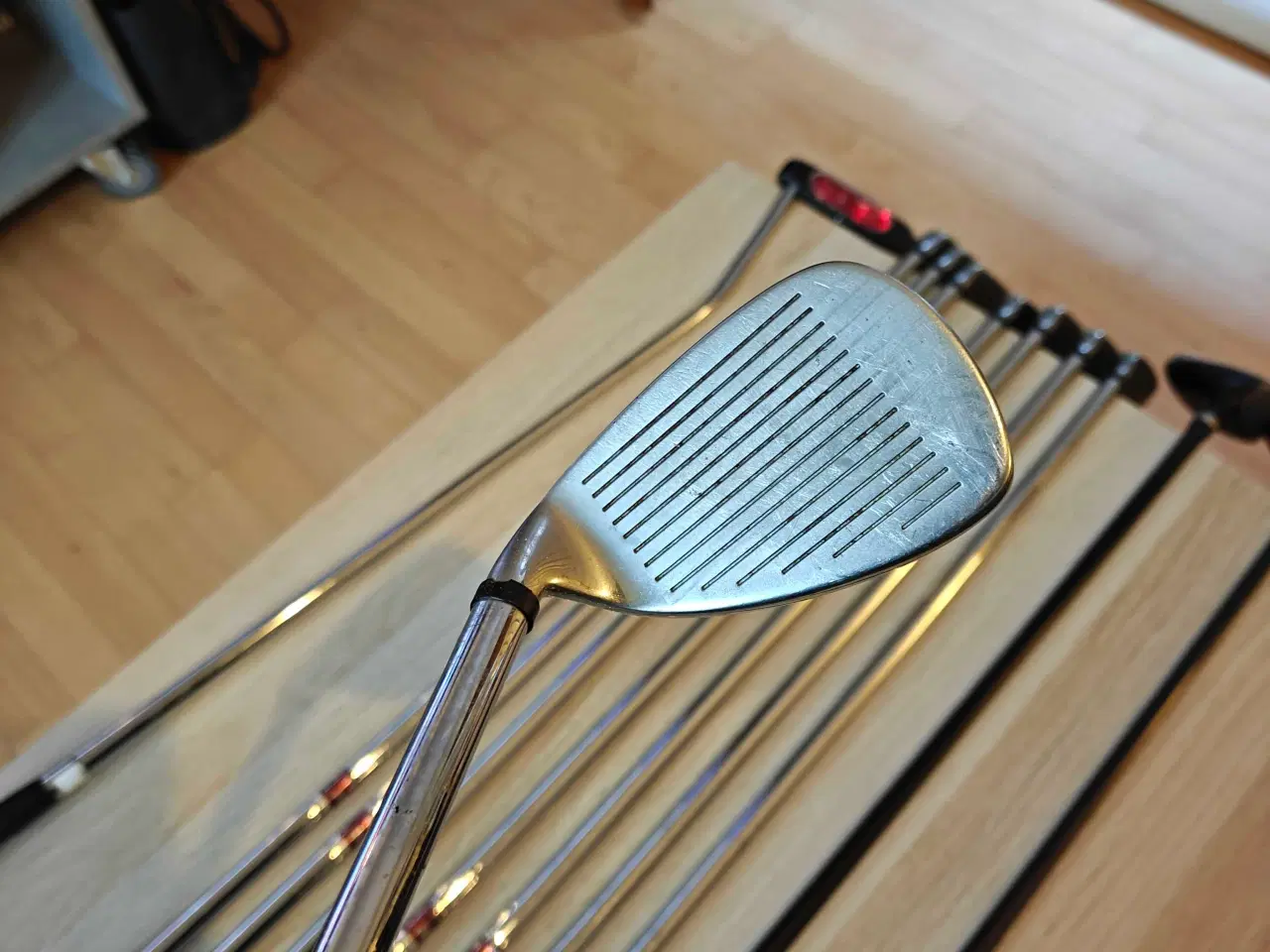 Billede 9 - Wilson Deep Red Titanium Golfkølle sæt 