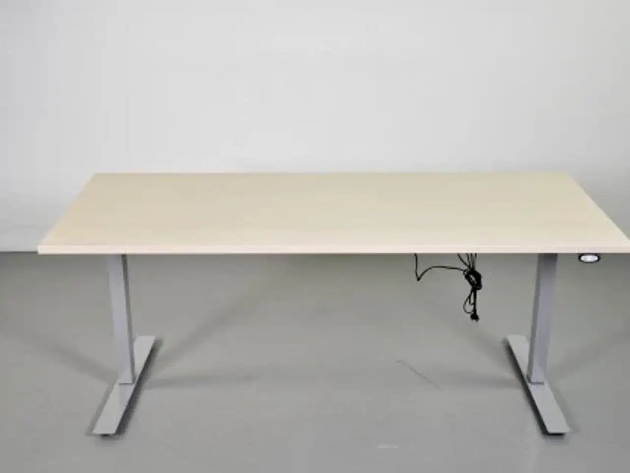 Billede 1 - Efg hæve-/sænkebord i birk, 180 cm.