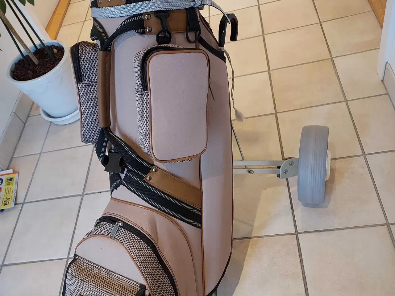 Billede 5 - Golftaske og 17 stk jetn/køller 