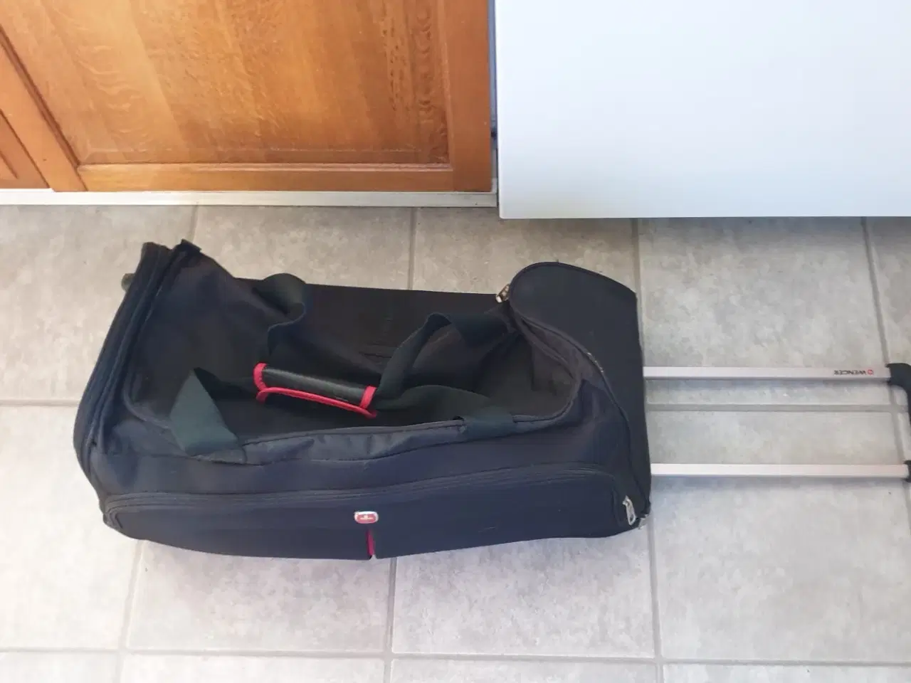 Billede 2 - Rejsetaske NY m trolley stor SE 2 fotos