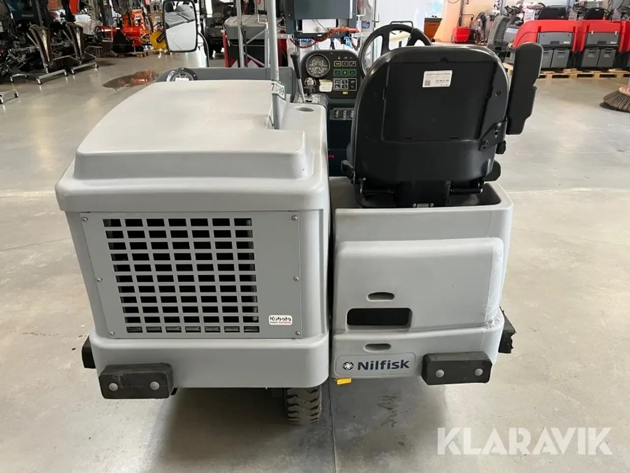 Billede 9 - Fejemaskine Nilfisk SW8000 med ekstra dele børster/filter