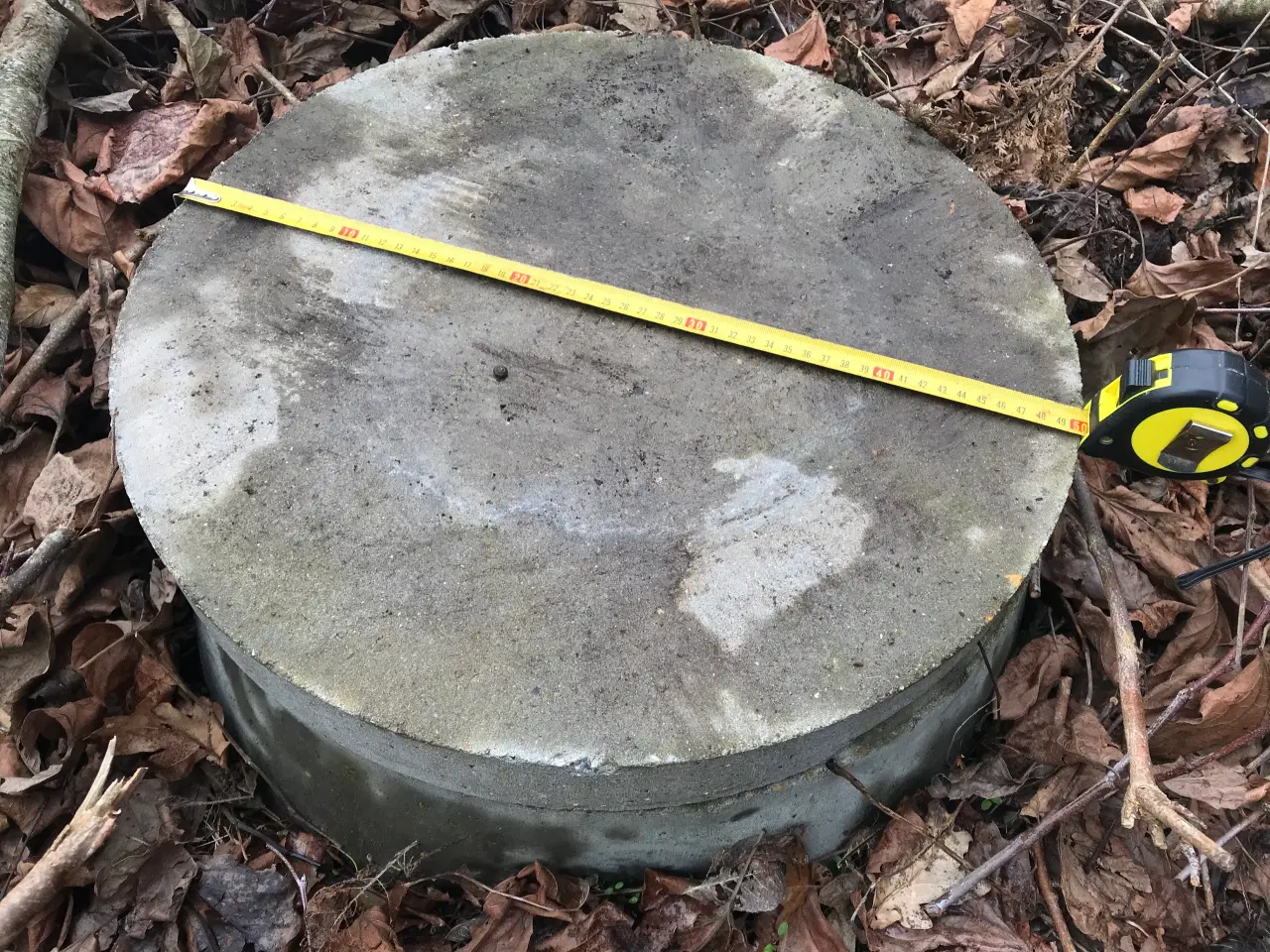 Billede 1 - Beton Kegle 36cm og Dæksel 50cm Ø