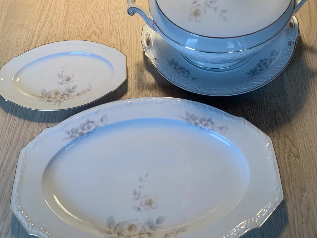 Billede 1 - Æbleblomst terrin og fade