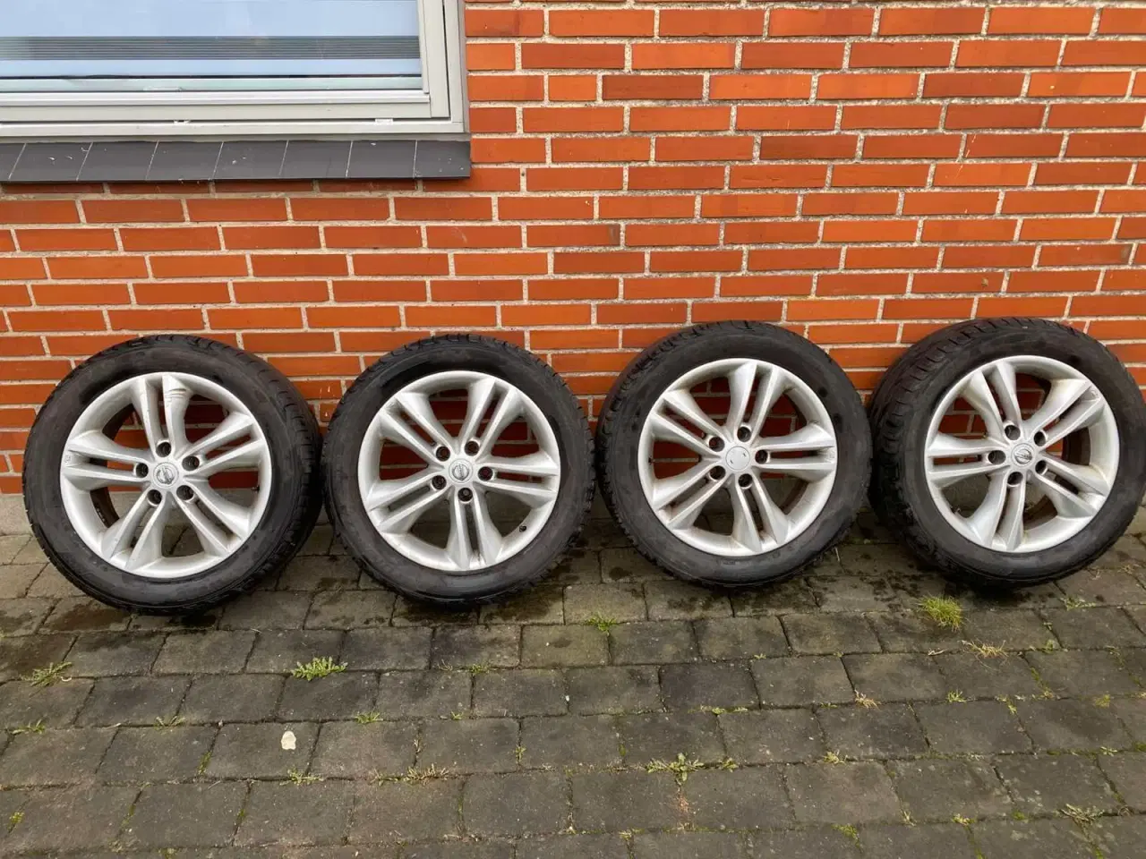 Billede 1 - 17 Originale Nissan Aluhjul med sommerdæk