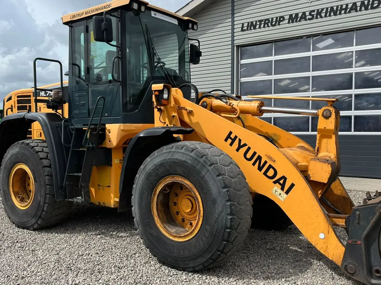 Billede 6 - Hyundai 757-9A XTD med lan-arm. En-ejeres maskine med Lock-UP.