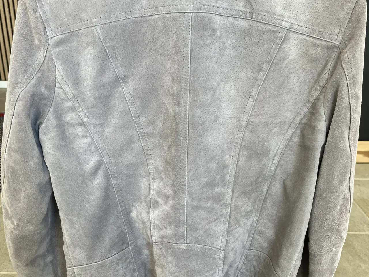 Billede 3 - Grå ruskind jakke