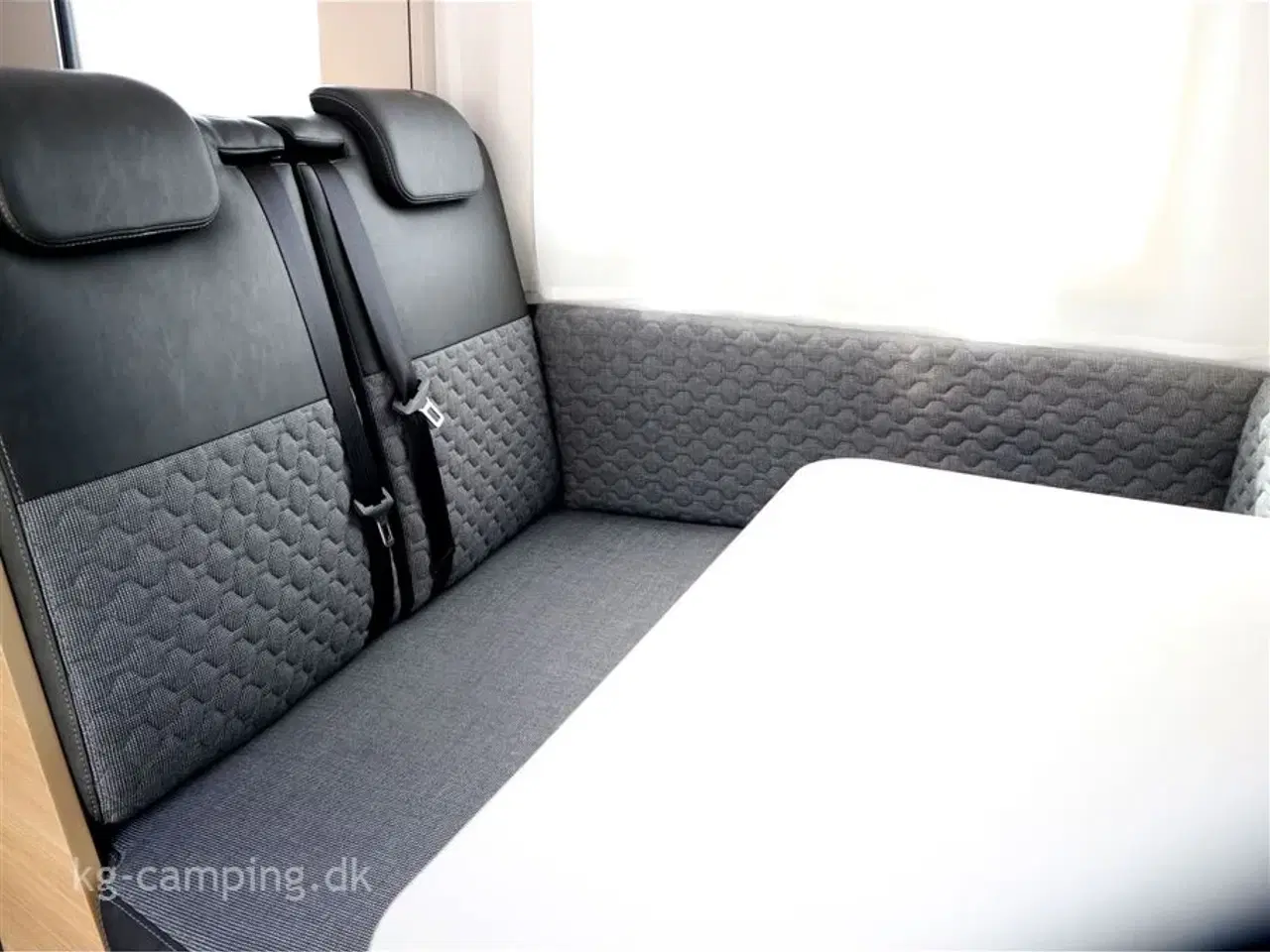 Billede 21 - 2024 - Adria Matrix Axess M670 SL   Nu nedsat med kr.72.709 | Enkeltsenge og sænkeseng i forenden.