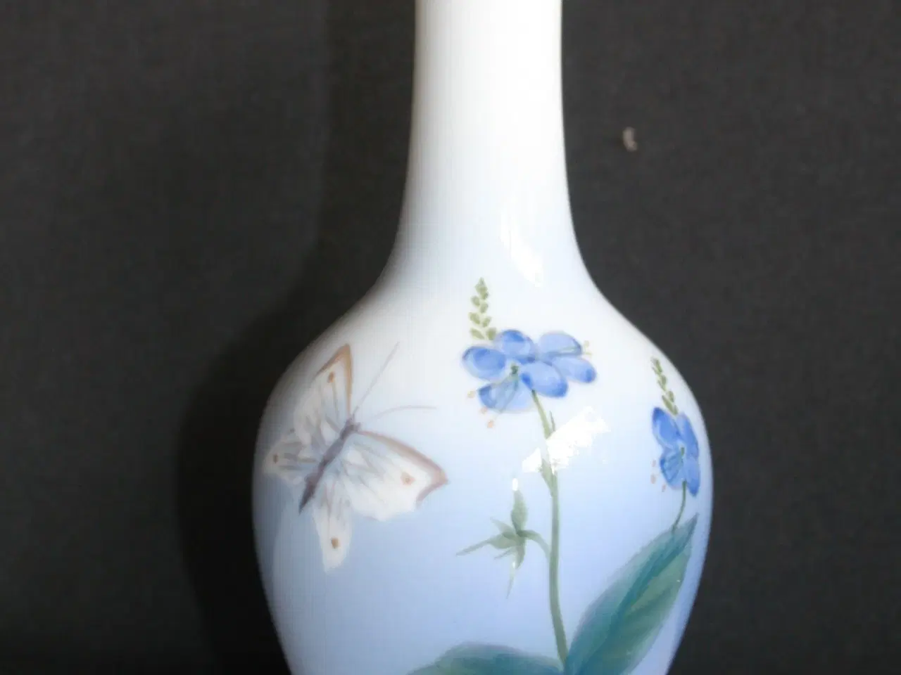 Billede 2 - Vase m. sommerfugl og blomster fra RC