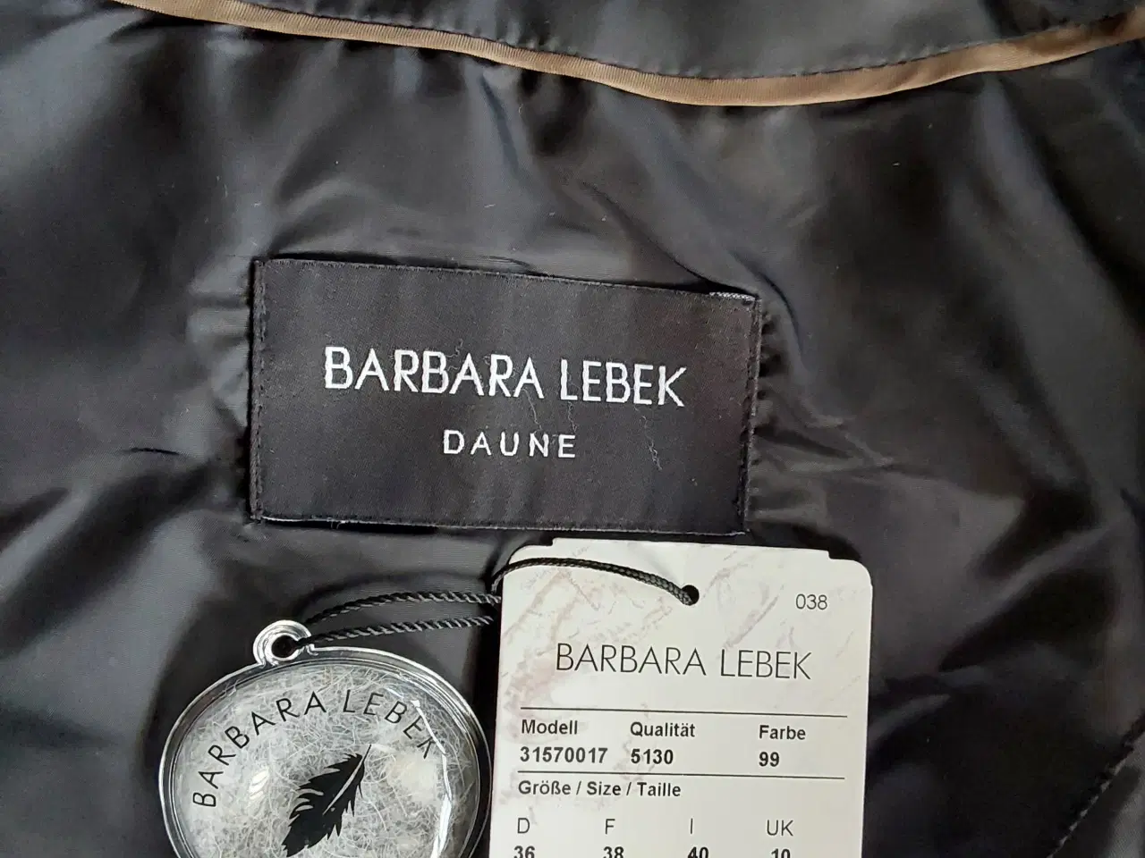 Billede 3 - Dunfrakke fra Barbera Lebek, str. 36. Sort 