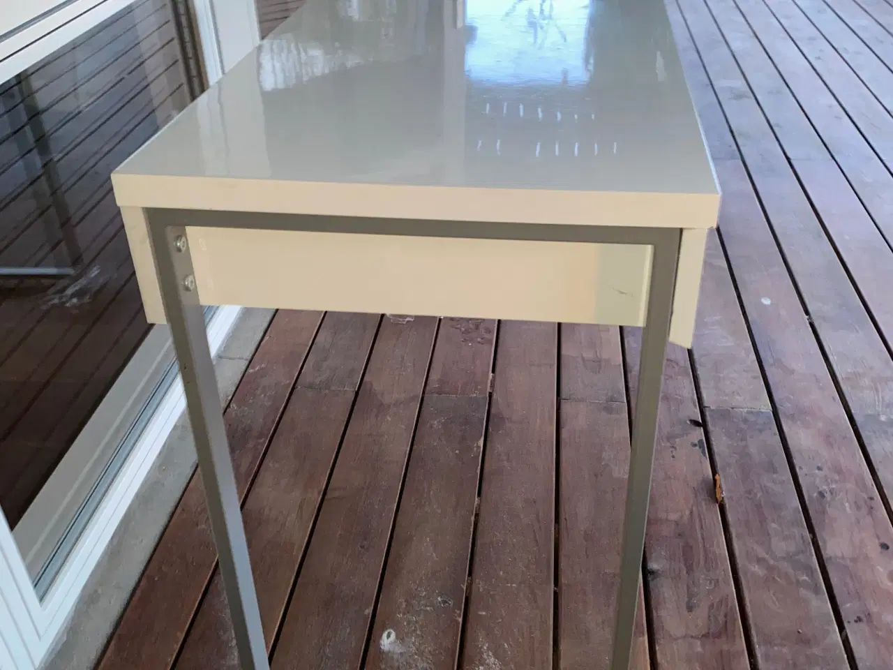 Billede 3 - Hvidt Ikea skrivebord