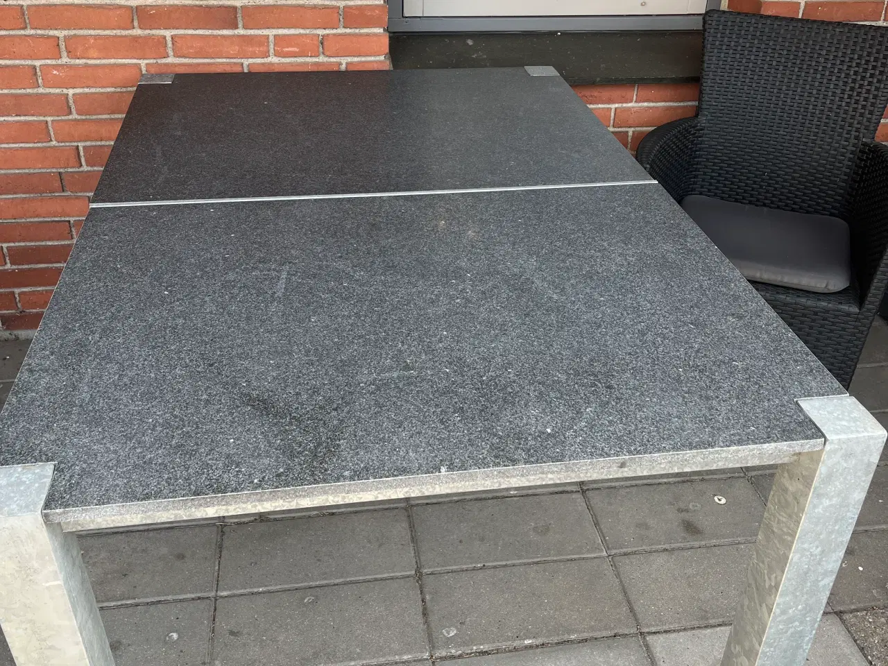 Billede 2 - Havebord i galvaniseret stål og granit