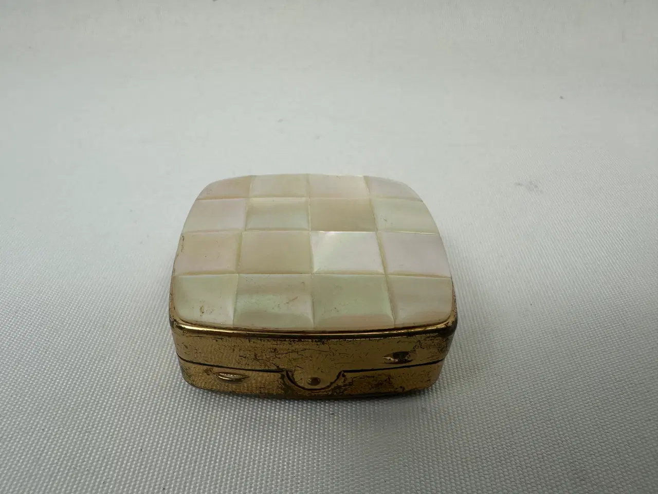 Billede 1 - Antik / vintage pilleæske med perlemor