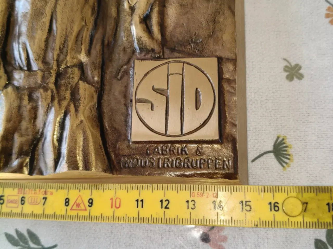 Billede 2 - super flot relief af fabrik arbejder med SID logo