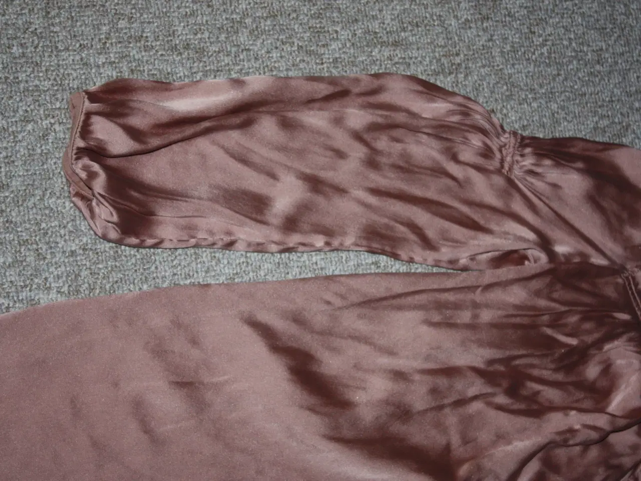Billede 3 - Silke bluse Umloud str. 40 95% silk