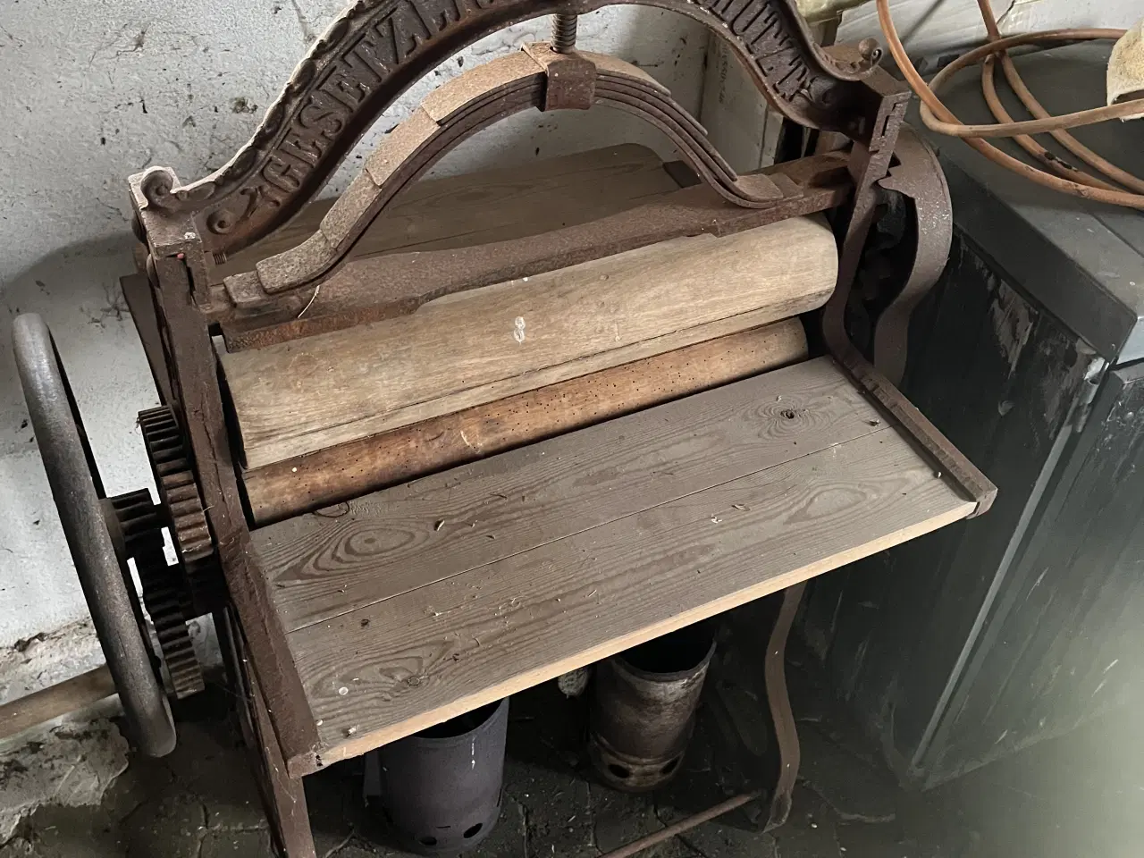 Billede 2 - Tøjpresser antik