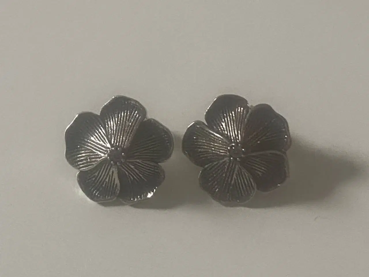 Billede 1 - * Sterlingsølv; Smukke blomster-øreringe