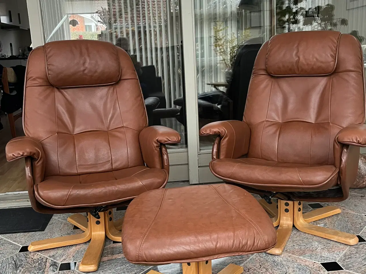 Billede 2 - 2 stk lænestole med skammel 