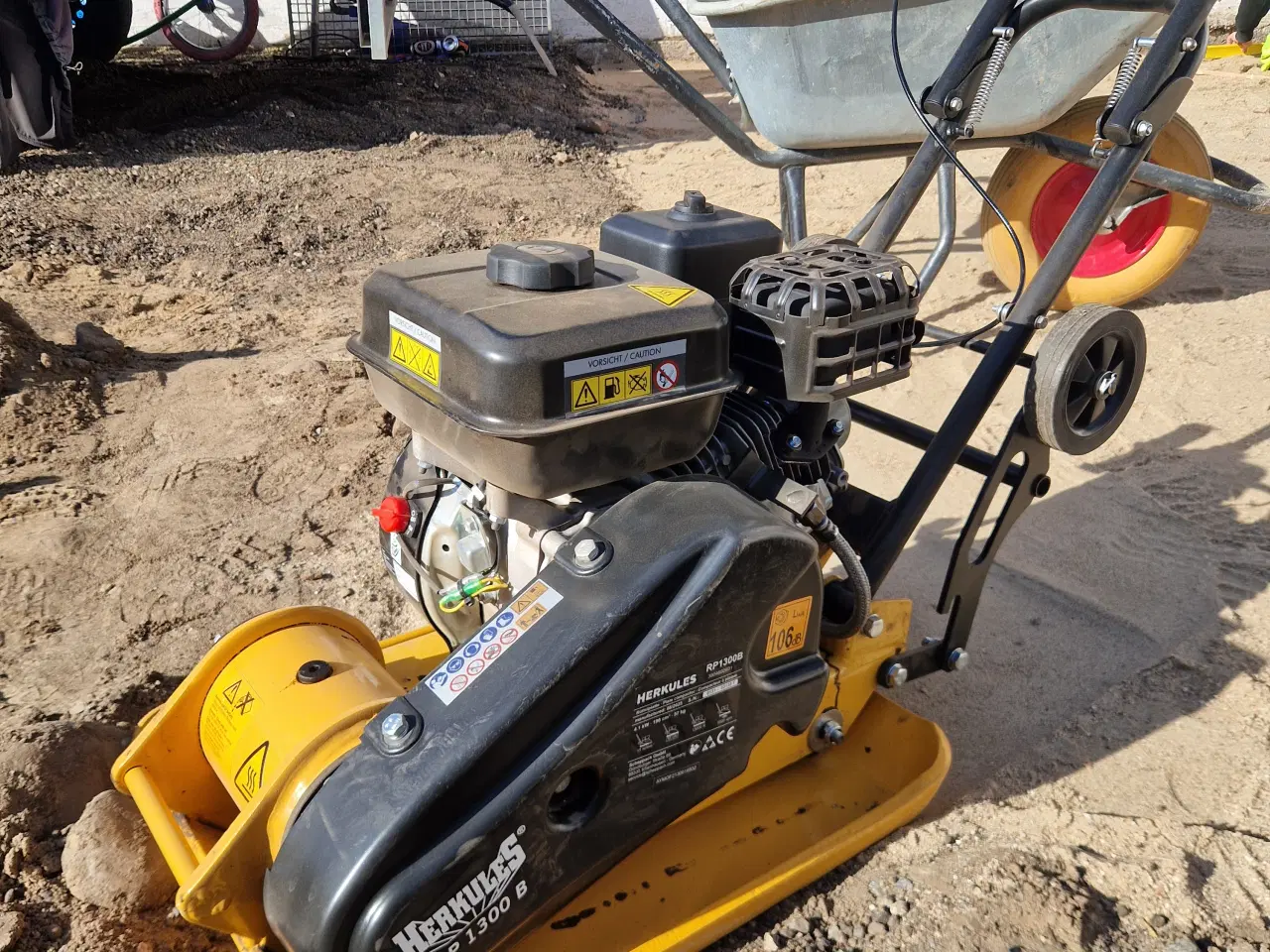 Billede 1 - Pladevibrator udlejes