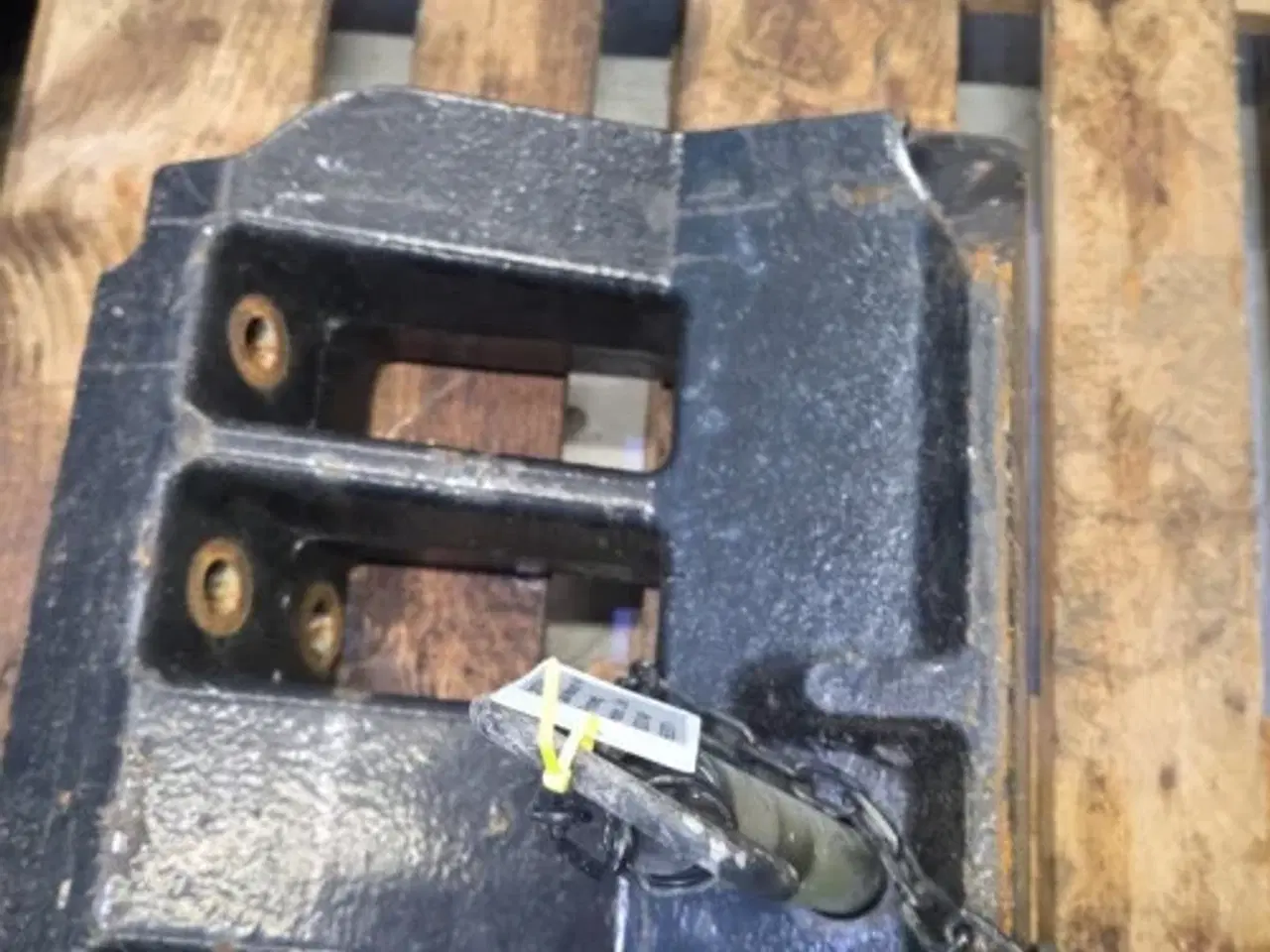 Billede 5 - Case Maxxum 145 Frontvægt Holder 82031499  (5 Stk)