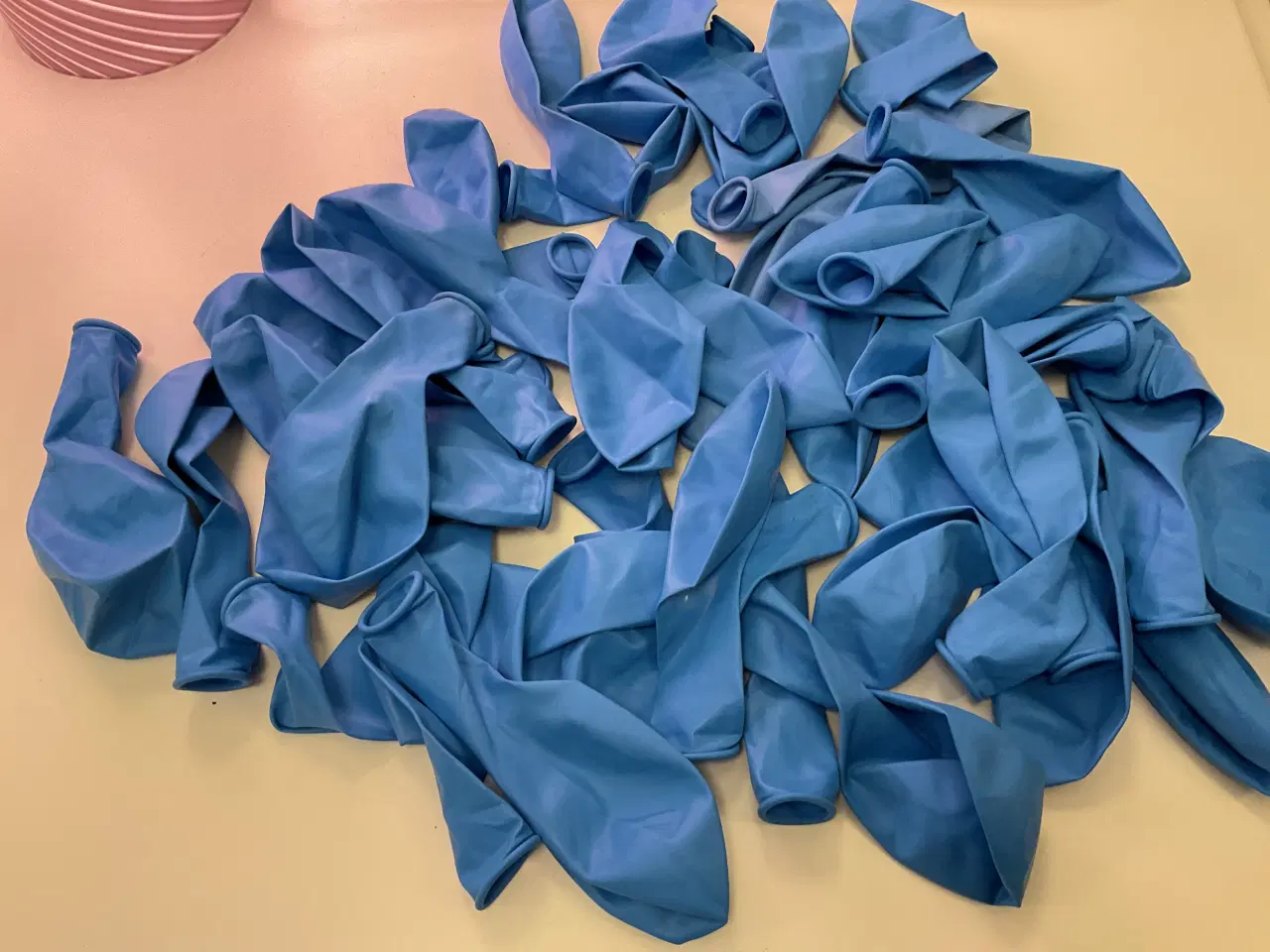 Billede 2 - 50 store lyse blå ballon ger kun 40,- kr.