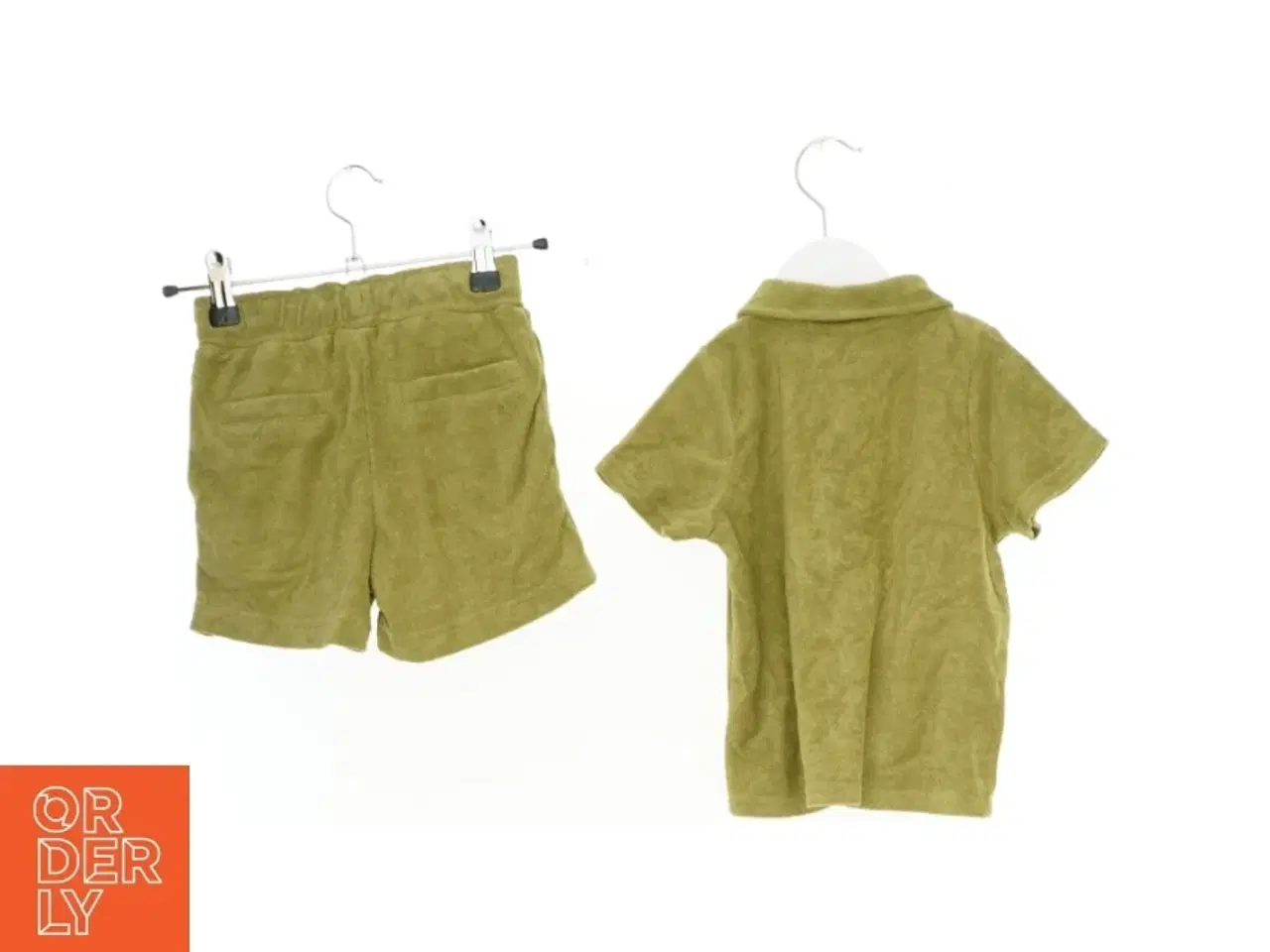 Billede 2 - Skjorte og shorts fra Pomp de Lux (str. 98 cm)