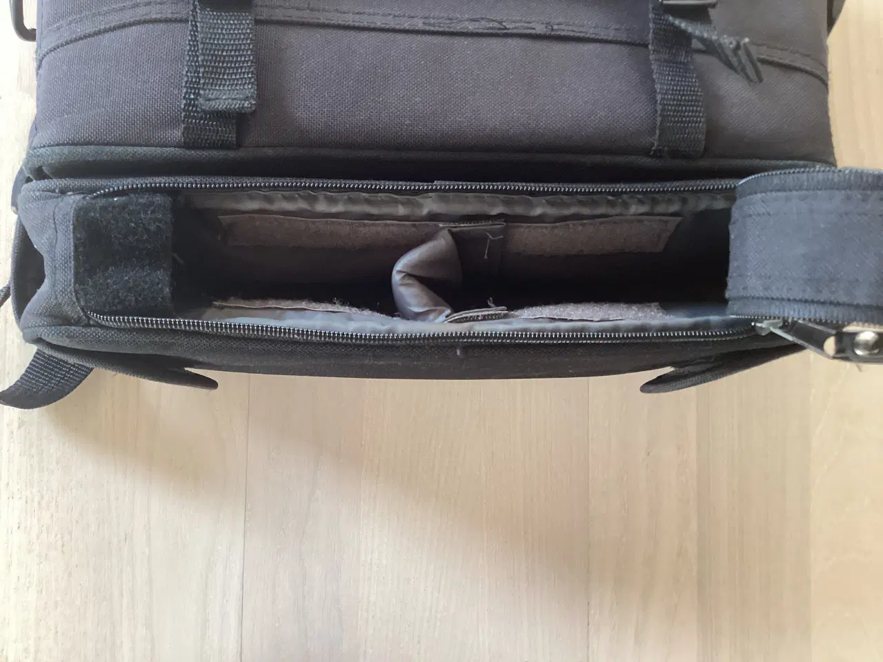 Billede 3 - Fin rummelig Hama kamerataske inkl. lille taske