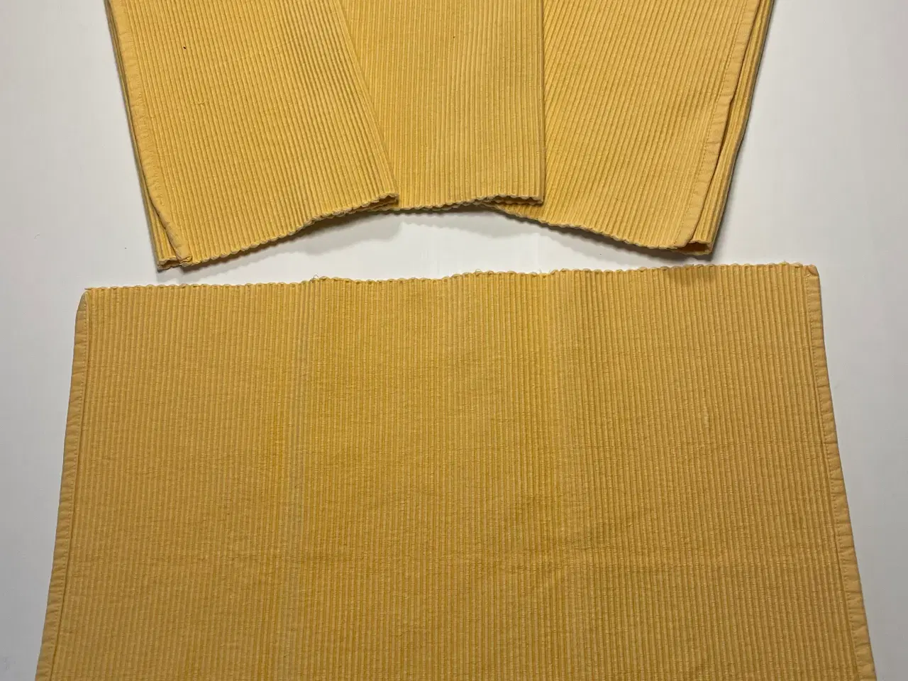 Billede 1 - Dækkeservietter 4 stk