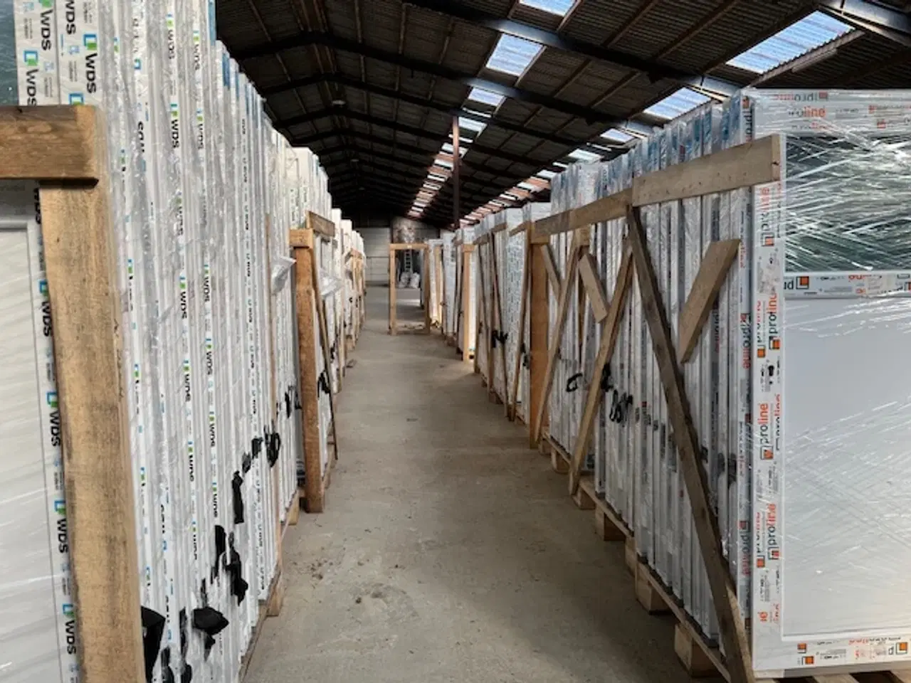 Billede 1 - Udhusdøre  plast sælges