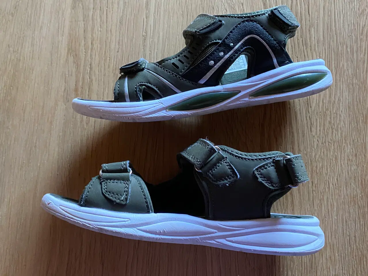 Billede 3 - Zigzag sandaler str. 34 gratis H2O sandal str. 32