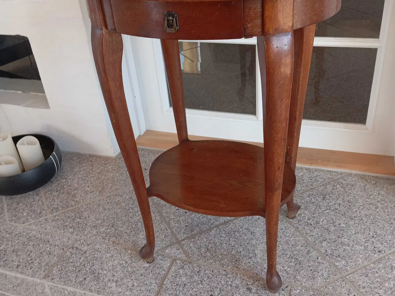 Billede 4 - Tobaks Bord i Egetræ.