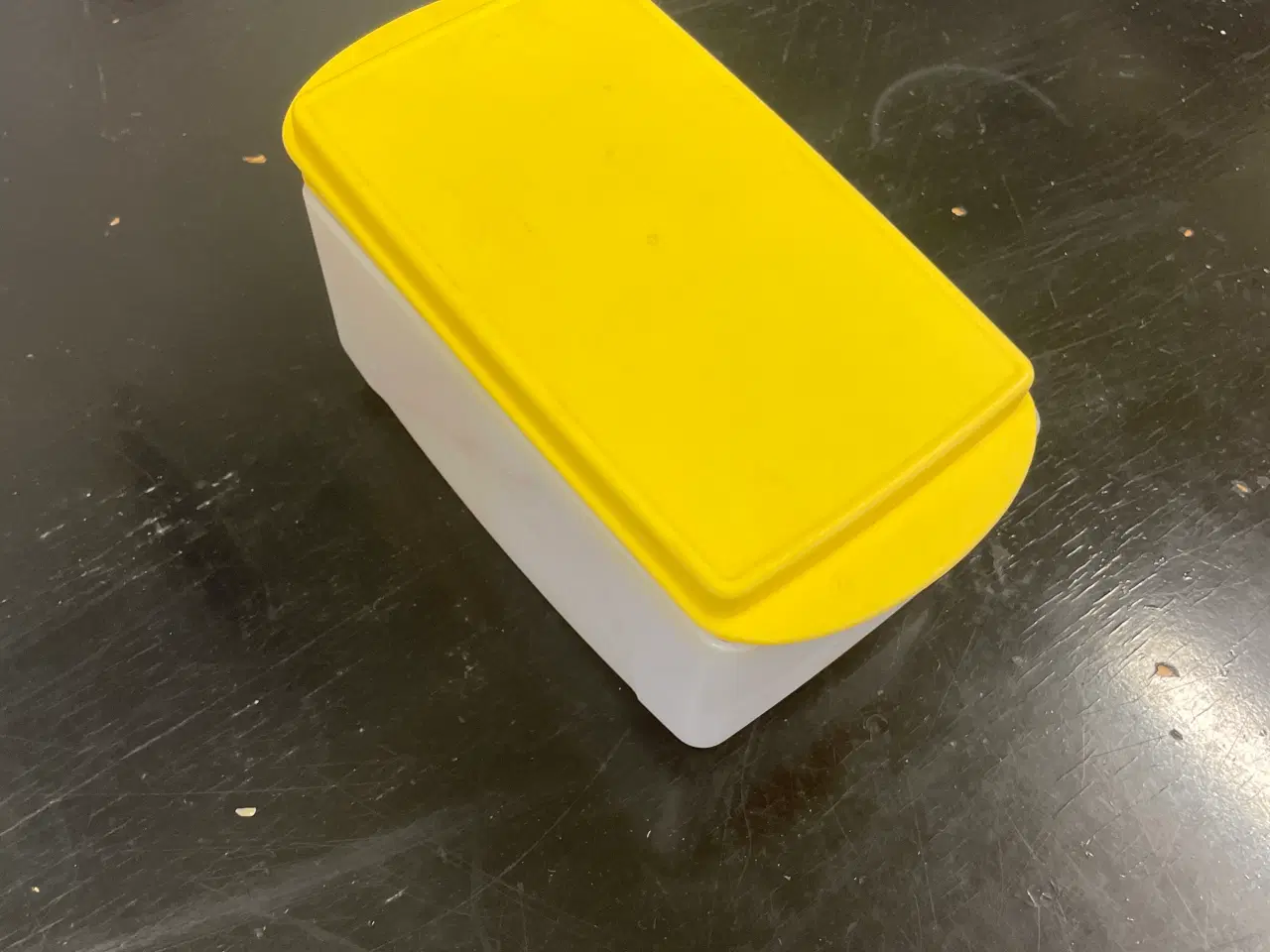 Billede 1 - Lille Tupperware smør eller ostebeholder