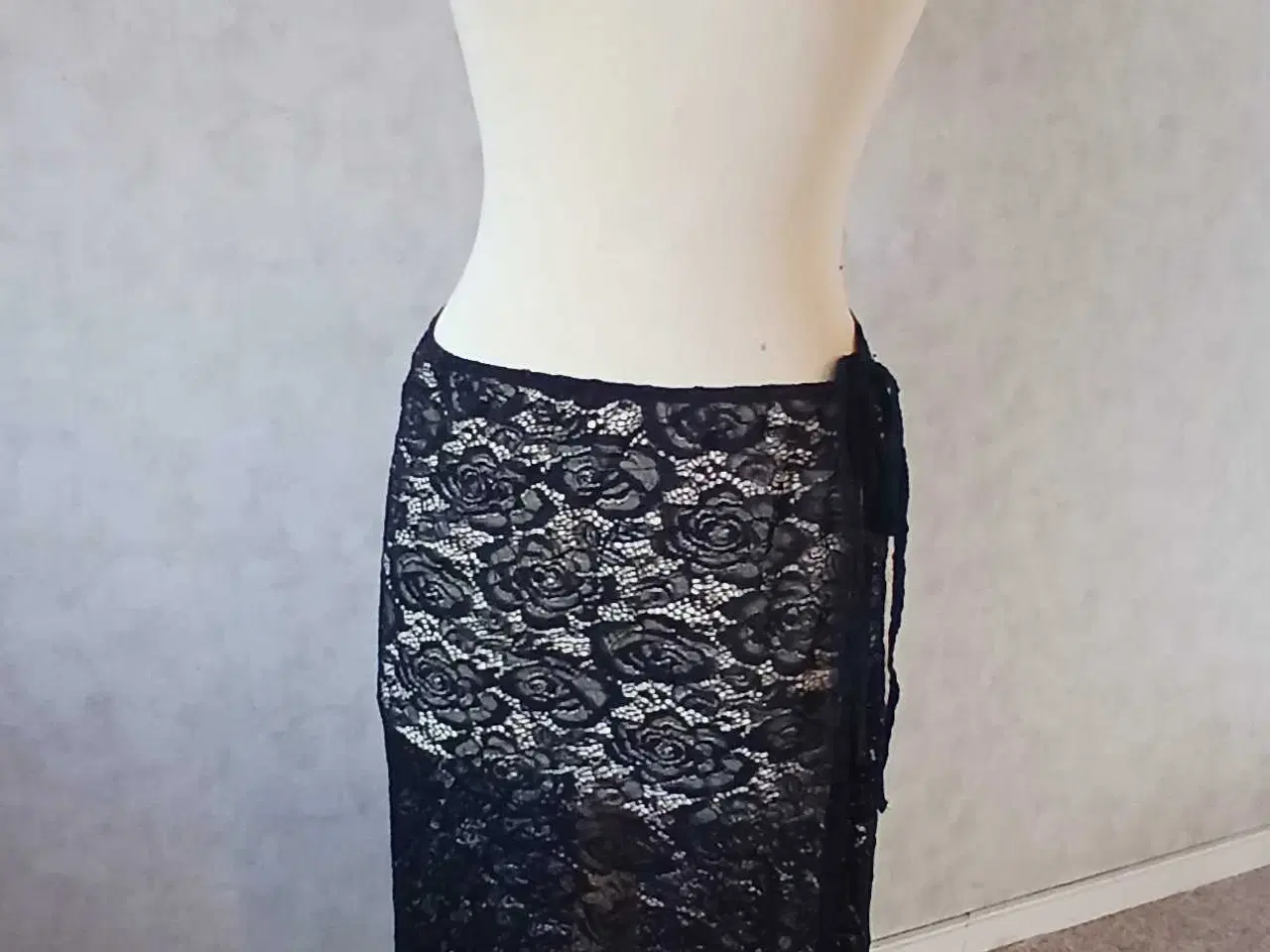 Billede 1 - Blonde nederdel str M/L