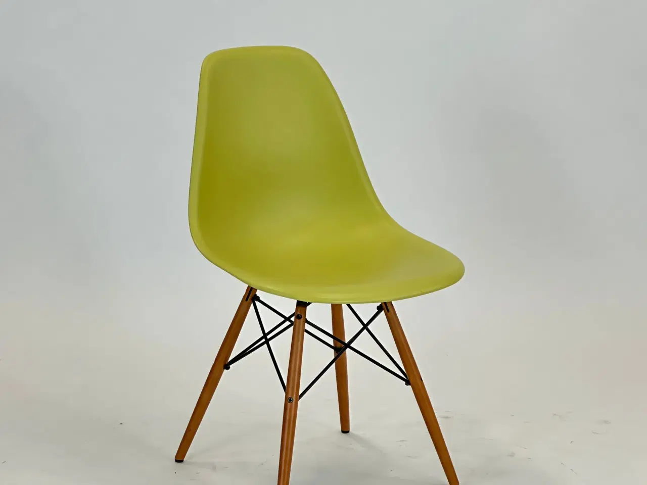 Billede 1 - Vitra Eames DSW Stol  (Citron RE)