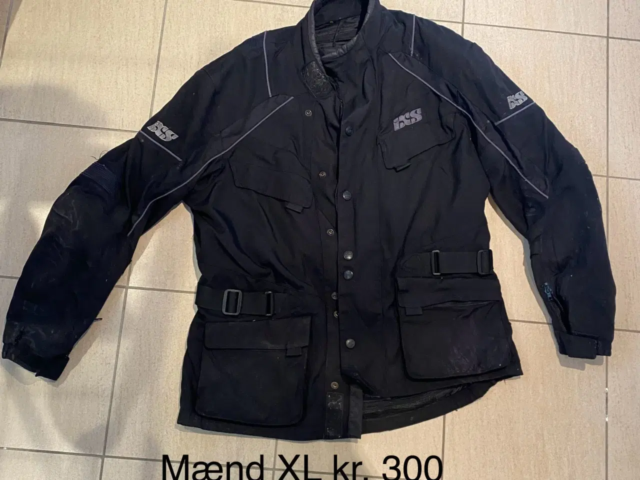 Billede 2 - Tøj, tanktaske, børne hjelm, 2 styks intercom. mm.