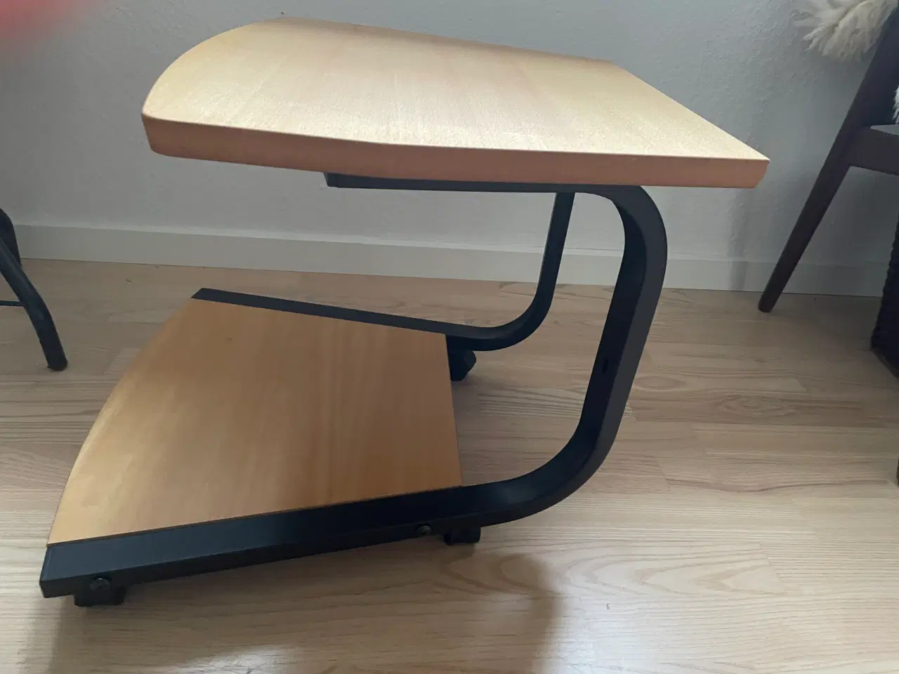 Billede 2 - TV Bord med hjul