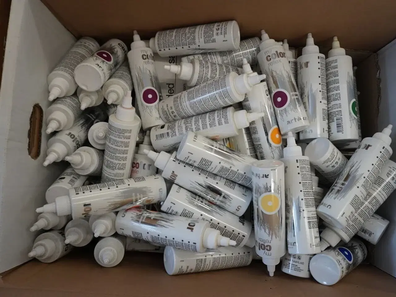 Billede 1 - Kasse med hårfarve, Artego, 200ml.