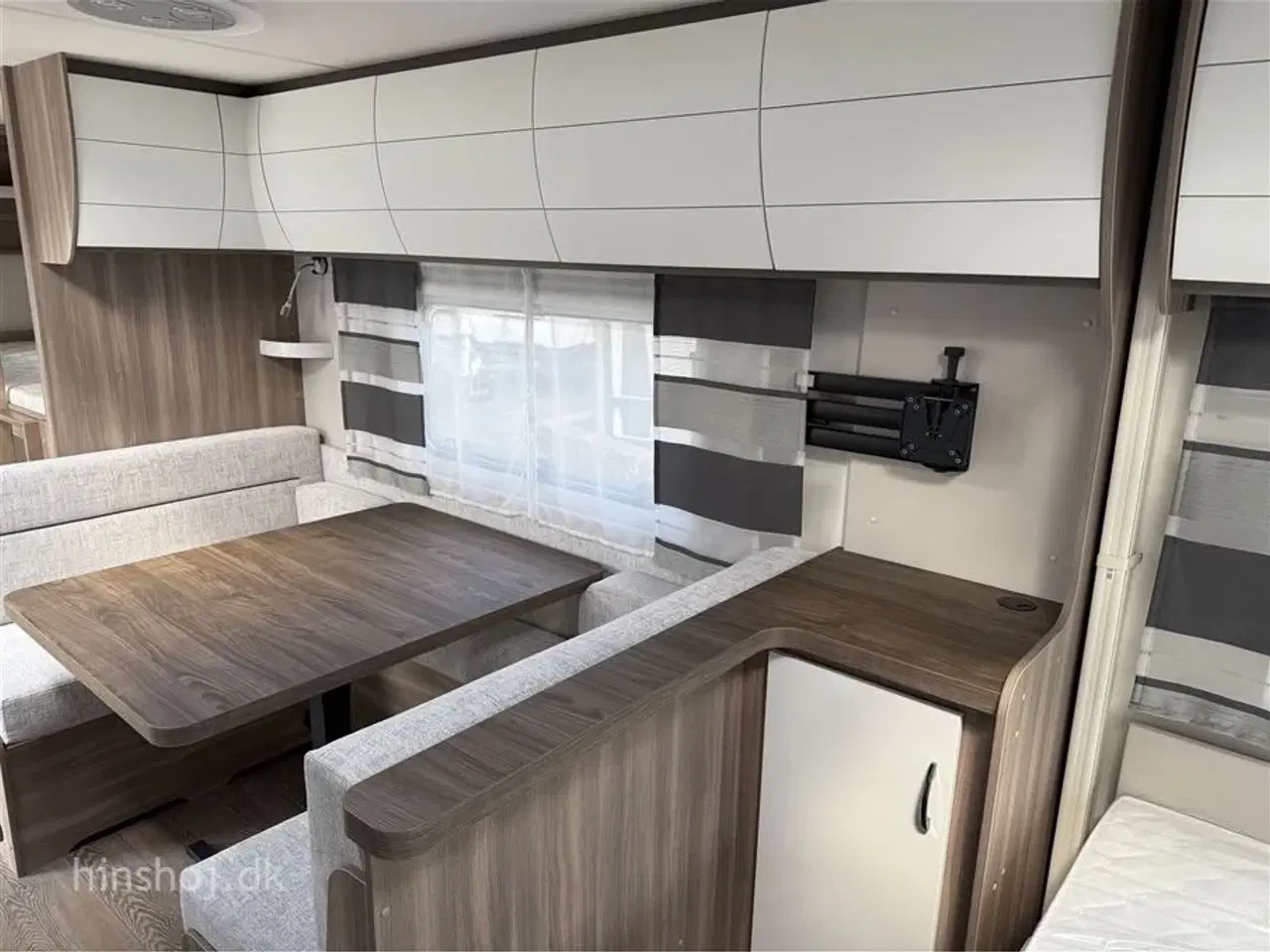 Billede 9 - 2024 - Hobby Excellent Edition 650 KMFe   Stor rummelig familievogn med 2 køjer fra Hinshøj Caravan