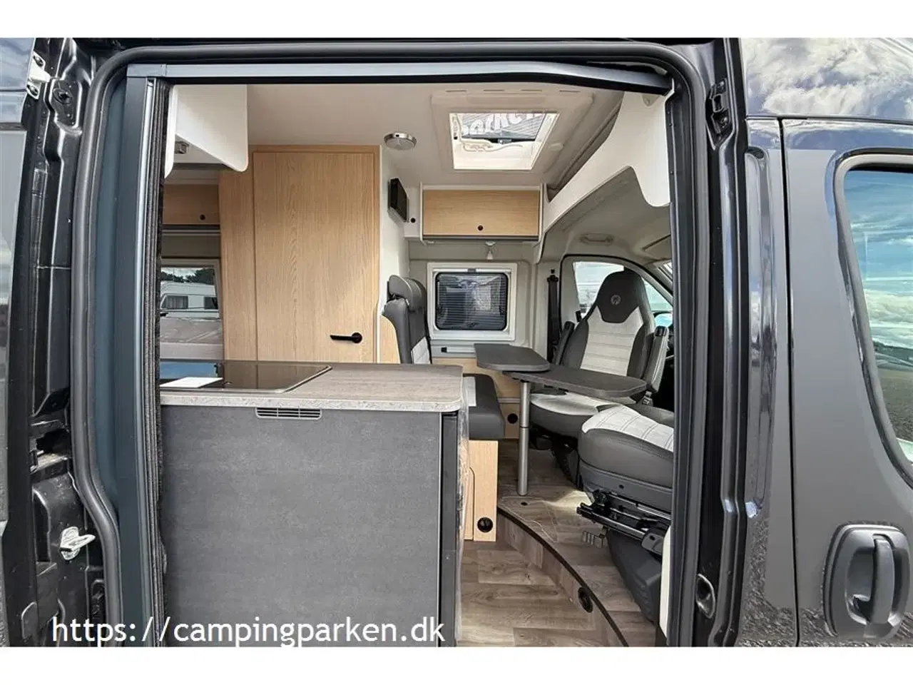 Billede 6 - 2025 - SunLight Cliff   Sunlight campervan i Adventure, under 6 meter, sort metallic, automatgear  og meget udstyr!